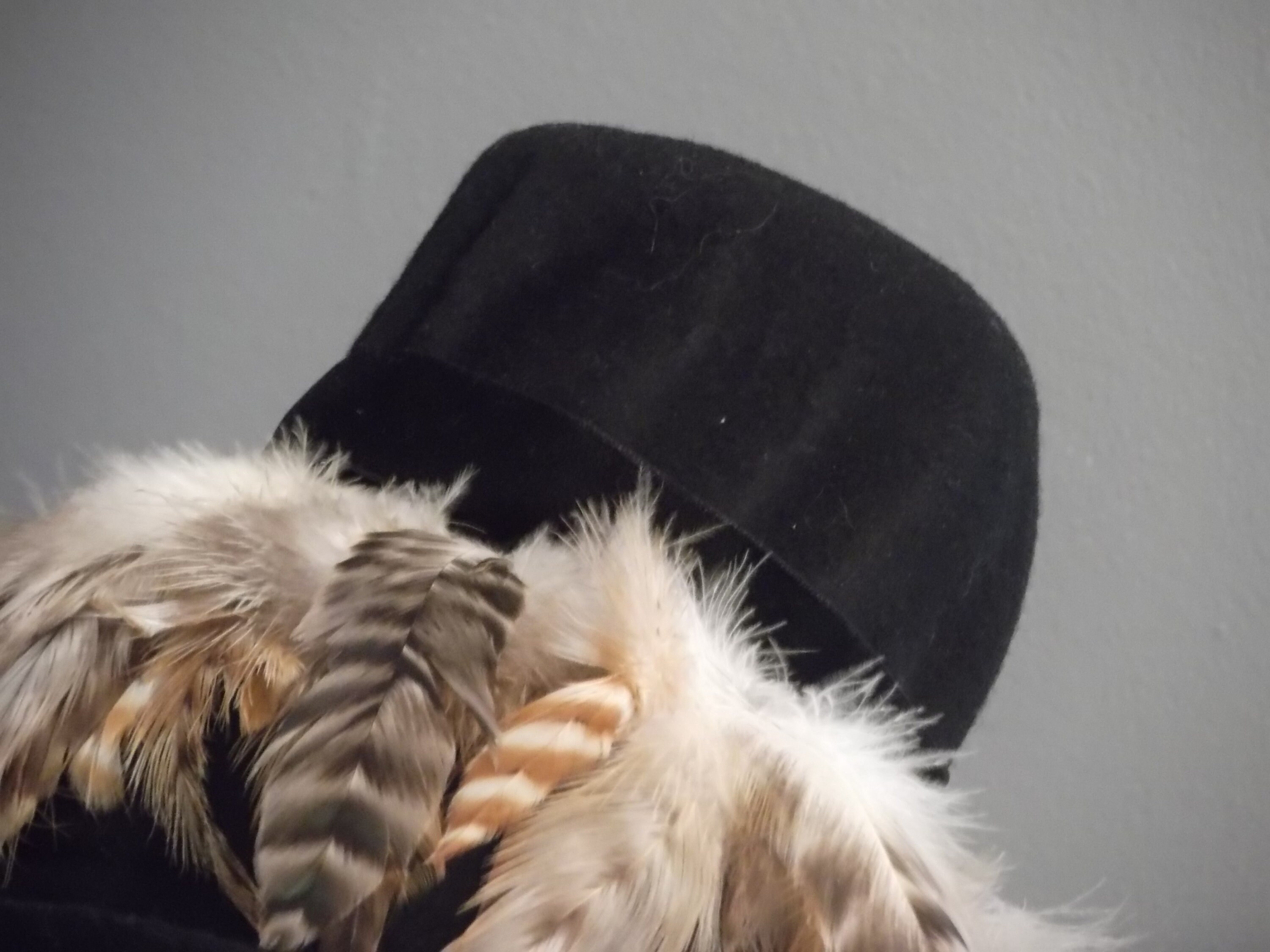 Black Felt Hat With Feathers: 1940s Style Velvet Ribbon - Etsy display picture 2