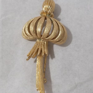 Vintage Monet gold tone brooch, 2 1/4&quot;, excellent condition