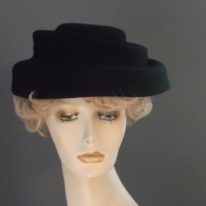 Cappello con paralume in feltro nero fatto a mano: cappello da festa in stile retrò