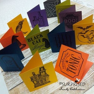 12 ÉTIQUETTES HALLOWEEN ASSORTIS. 2 "x 2 » fabriquées à la main cartes carrées pour les cadeaux d’halloween, bonbons Etiquettes. coloré trick or treat tags. tags de l’école
