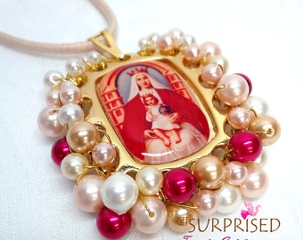 COROMOTO VIRGIN MEDALLION. 18k Gold plated medal handcrafted with ivory/red glass pearls. Our lady of Coromoto Scapular. Virgen de coromoto