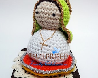 VIRGIN MARY DOLL. Amigurumi virgin with golden halo. One-of-a-kind Baptism favor. Baby shower- Communion. Room decoration. Crochet figure