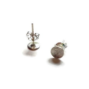 Tiny reticulated dome stud earring image 2