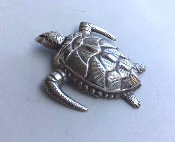 Beautiful Sterling Silver Sea Turtle Pin - image 3