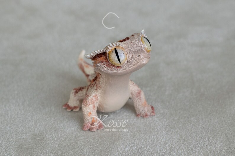 Cute Crested Gecko figurine or eyelash gecko Etsy
