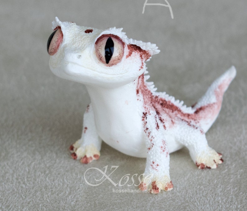 Cute Crested Gecko figurine or eyelash gecko Etsy