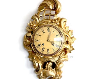 Antique Gustavian Cartel Clock – Hand-Carved Gilt Wood, 8-Day Movement