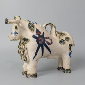 Peruvian Ceramic Bull Sculpture – Handmade Folk Art from Cusco – Signed Illapa – Unique Andean Art