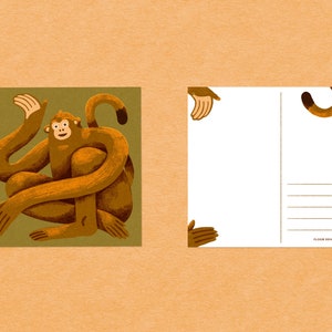Op de afbeelding: Een ansichtkaart met een cartoon-aap met bruine vacht en een groene achtergrond. De aap zit met gekruiste armen en benen. De ansichtkaart heeft een lege ruimte om een ​​bericht te schrijven en een sectie voor een adres.