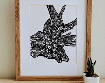Impresión linográfica original de Driftwood Tree, hecha a mano, de 8 x 10 pulgadas, tinta negra sobre cartulina color crema, sin marco.
