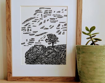 Impresión linográfica original de Grand Canyon Tree, hecha a mano, de 8 x 10 pulgadas, tinta negra sobre cartulina color crema, sin marco.