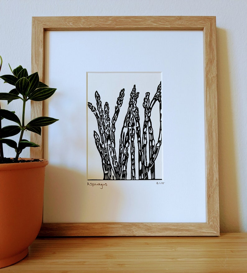 Asparagus original handmade 5x7 unframed linocut, black ink on cream cardstock. Asparagus art, vegetable art, kitchen art, gallery wall art. Bild 6