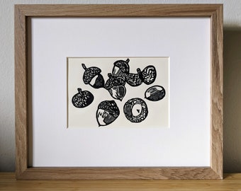 Impresión linográfica original de bellotas, hecha a mano, de 5x7, tinta negra sobre cartulina color crema, sin marco.