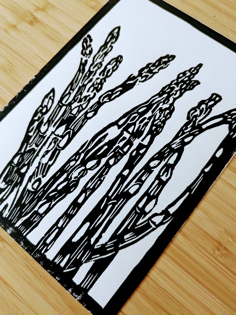 Asparagus original handmade 5x7 unframed linocut, black ink on cream cardstock. Asparagus art, vegetable art, kitchen art, gallery wall art. Bild 4