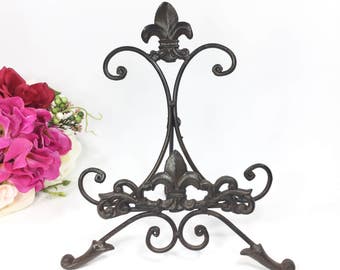 Fleur de Lis Brown Metal Easel, Vintage Plate Display Stand #B249