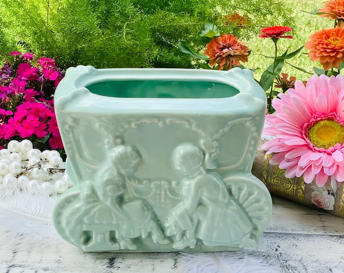 EllGreave Embossed Cinderella Carriage Planter #B762