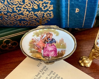 Romantic Courting Couple Pill Box, Fragonard Trinket Box, Victorian Vanity Box #B741
