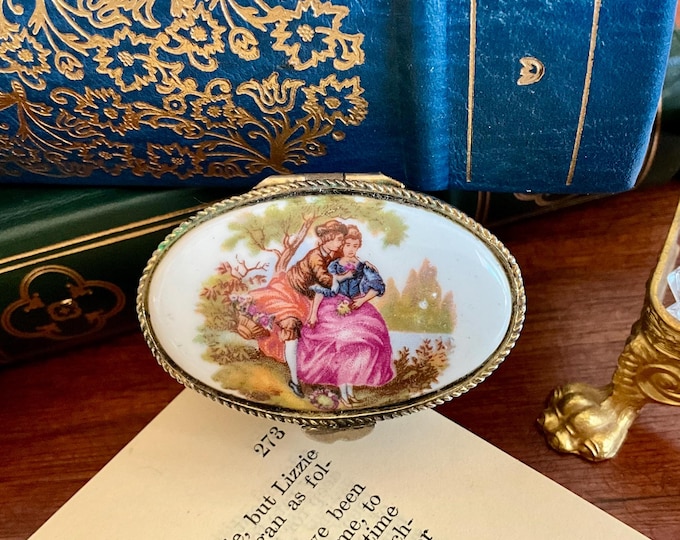 Romantic Courting Couple Pill Box, Fragonard Trinket Box, Victorian Vanity Box #B741