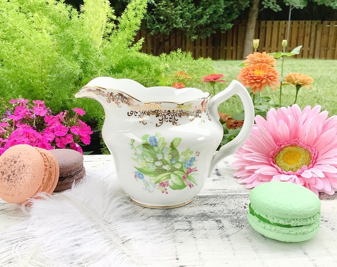 Collingwoods Spring Bouquet Creamer, English Bone China Floral Accent #B712