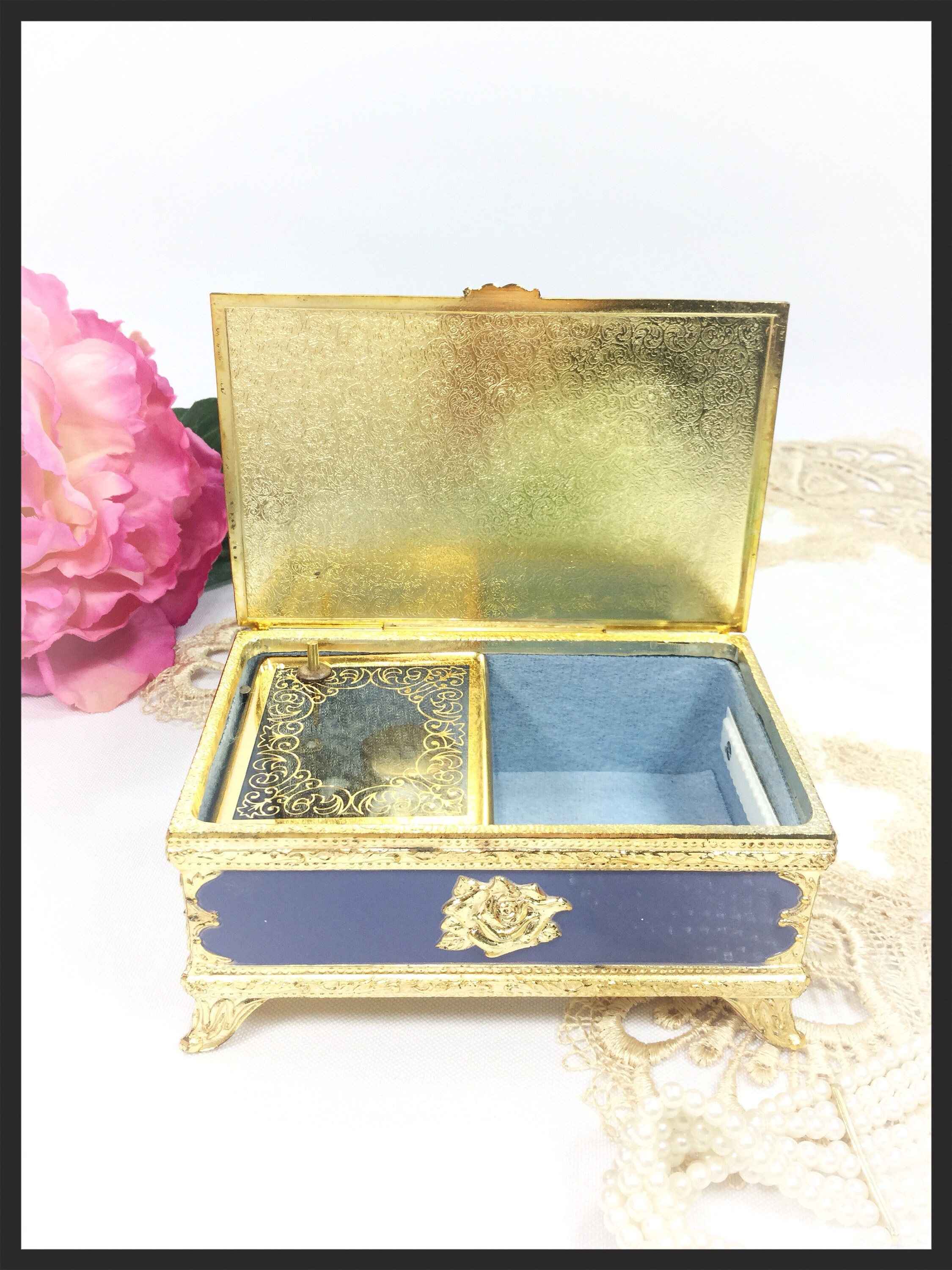 Cameo jewelry sale box