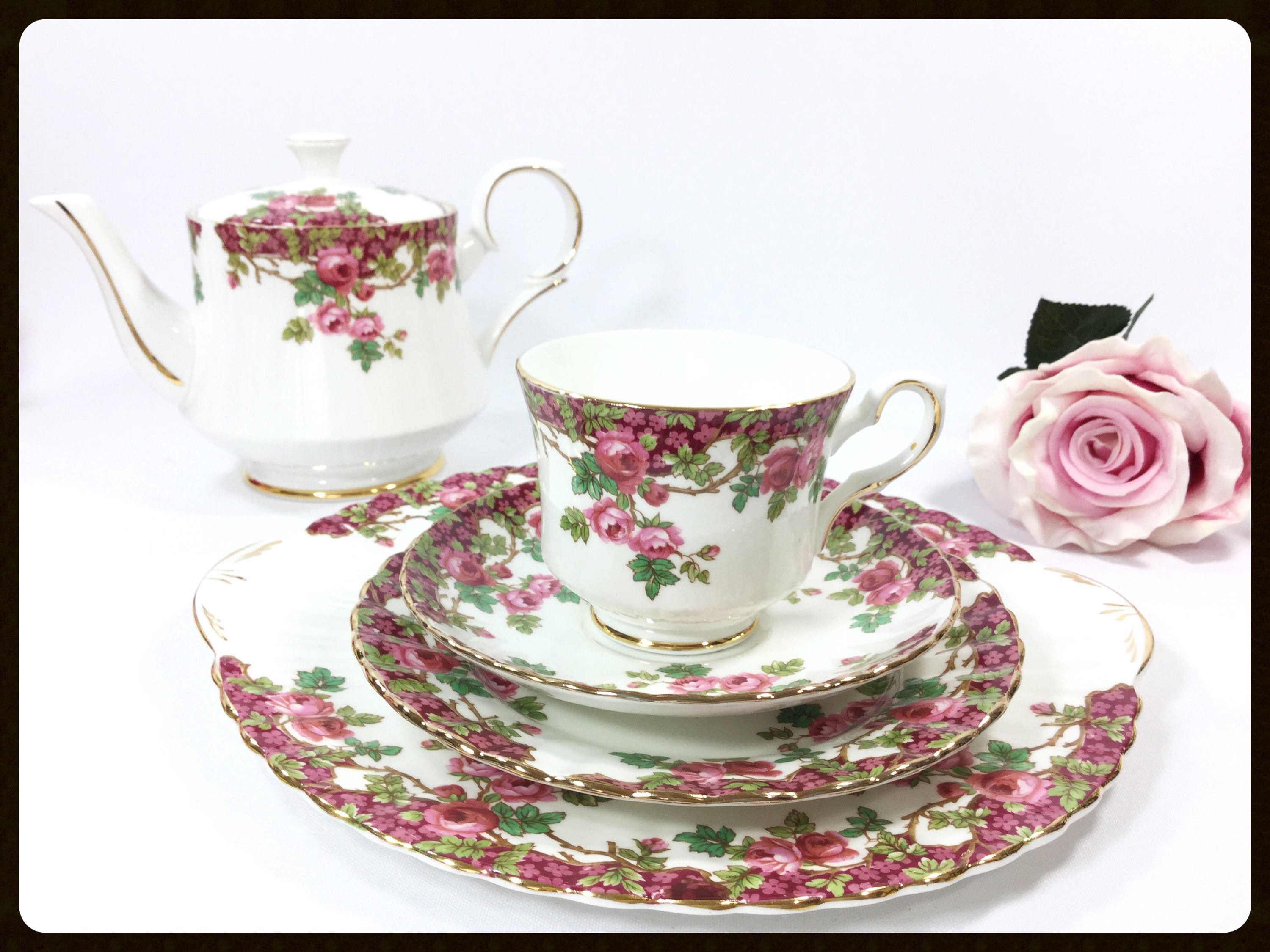 21 Pc Royal Stafford English Tea Set, Olde English Garden Tea Set