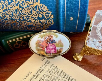 Romantic Courting Couple Pill Box, Fragonard Trinket Box, Victorian Vanity Box #B741
