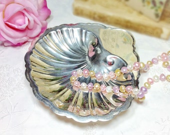 Vintage 3 Footed Clam Shell Shaped Silver Metal Dish Beach Decor Jewelry Tray Boudoir/Vanity Decor Cottage Chic, Beach Wedding #353