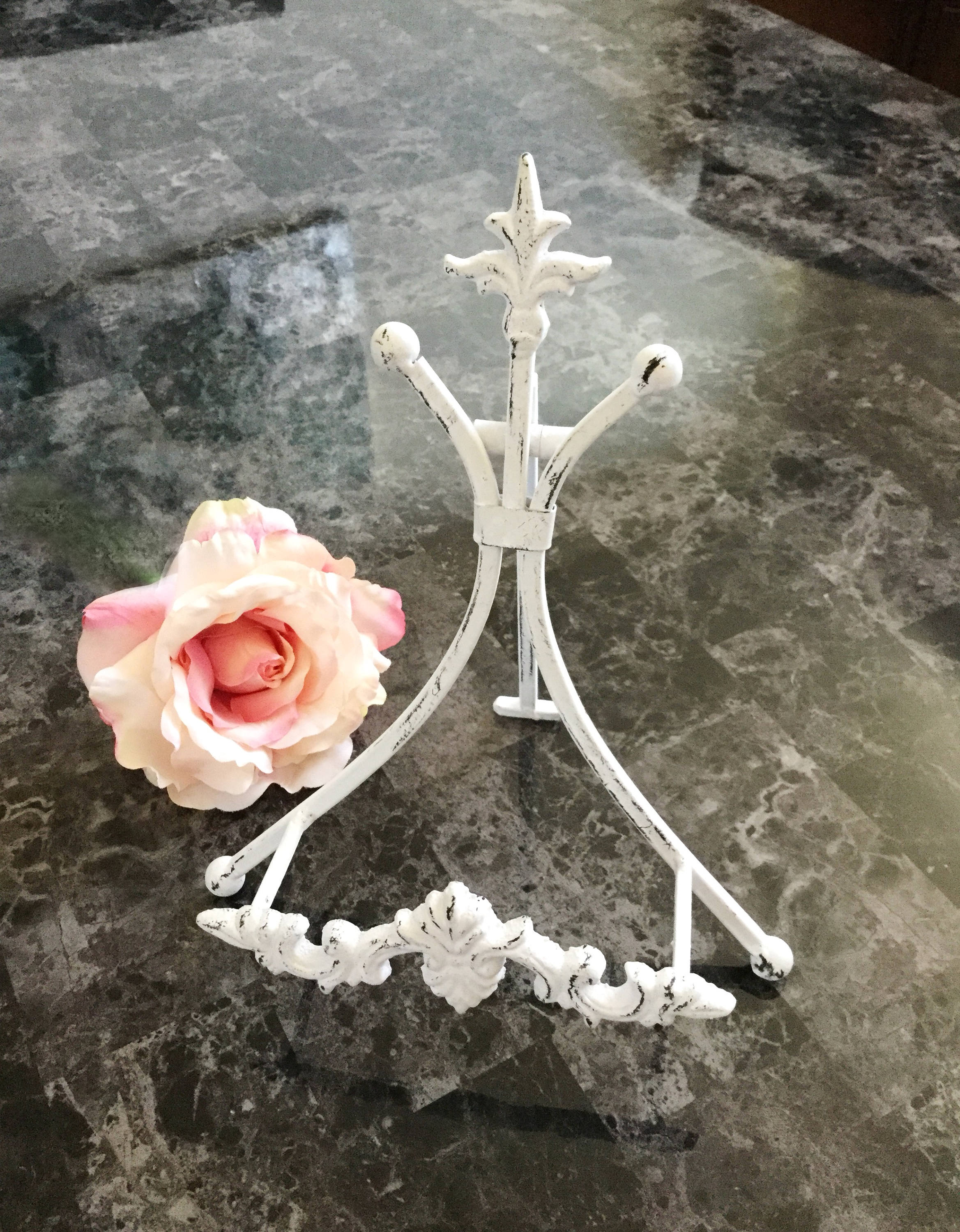 White Metal Easel, Metal Book Stand, Metal Plate Display Stand, White