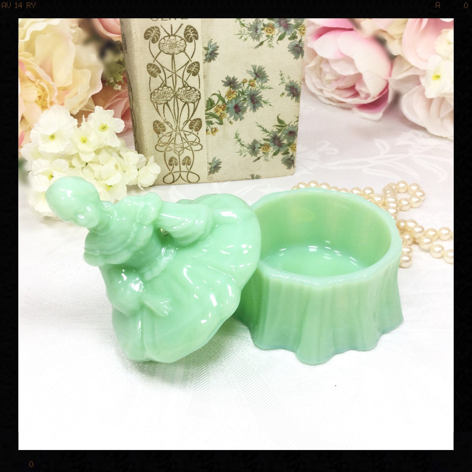 Jadeite Mosser Green Glass Powder Trinket Box Woman Colonial Victorian