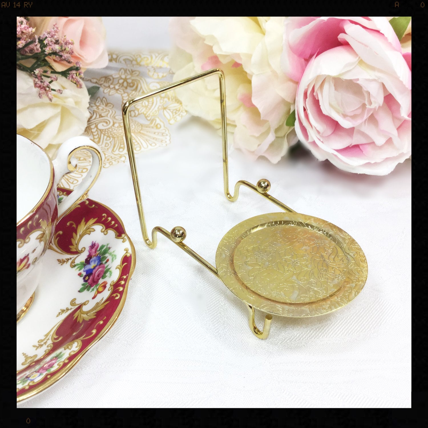 Gold Tea Cup Display Stand, Teacup and Saucer Stand & Holder, Teacup