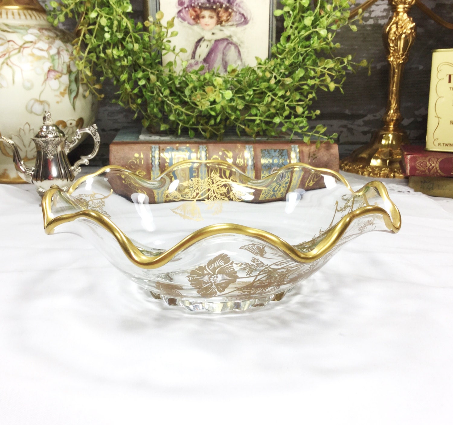 Exquisite Gold Floral Overlay Glass Bowl W/Ruffled Gold Gilt Edging
