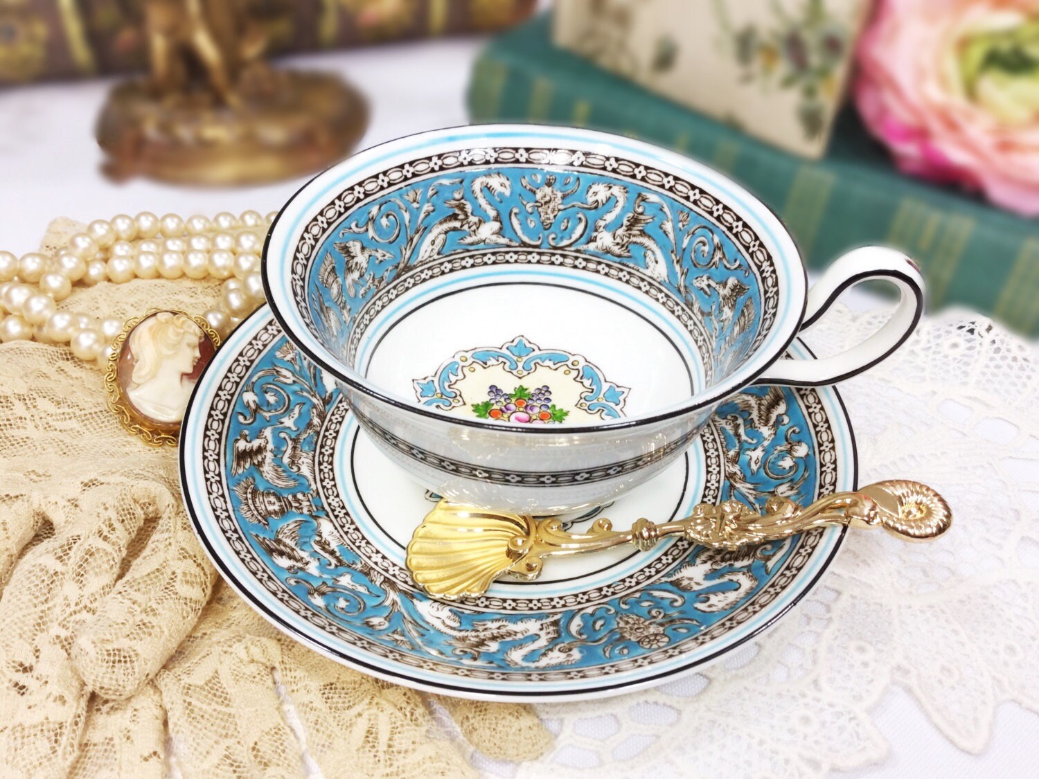 Wedgwood Florentine Blue Gilt Fine Bone China English Tea Cup