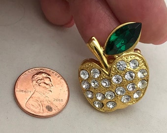 Épinglette Apple Lapel. Strass Gold Tone Hat Lanyard Bookbag Vest Collectible Scatter Pin Teacher Appreciation Gift Under Ten Apple for Teacher