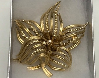 Monet Star Flower Brooch. Vintage  Gold Tone Designer Signed Collectible Pin. Large Coat Pin. Fifteen Dollar Gift. Gift for Her. Mom. Boss