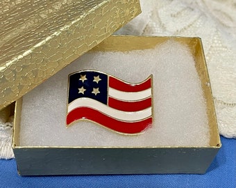 Pin de broche de la bandera de los Estados Unidos. Joyas electorales patrióticas rojas, blancas y azules. Caja de regalo