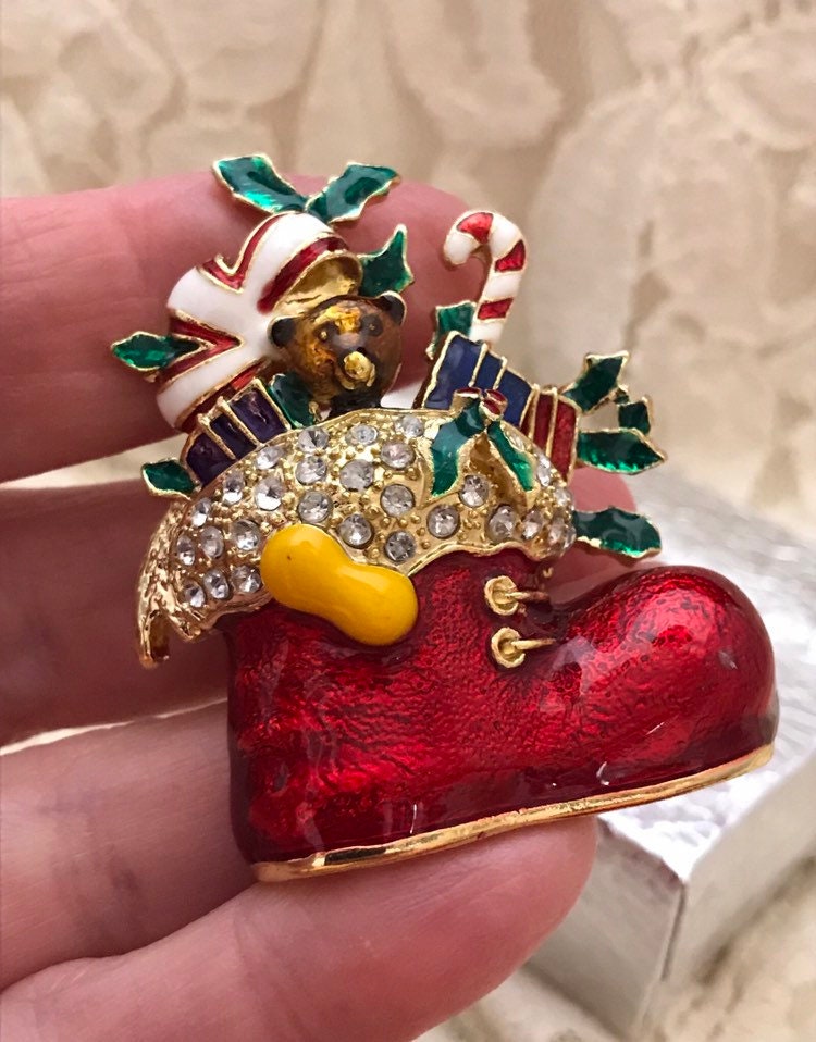 ヴィンテージクリスマスストッキングブローチ：ラインストーンエナメル 