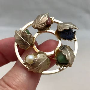 Gem Stone Circle Pin. Vintage 1967. Flowered Circle. Sarah Cov Semi-Precious Rose Quartz. Jade. Pearl. Sodolite Collectible Brooch