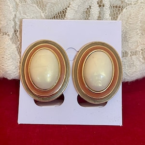Vintage Trifari Clip Earrings. Beige Cabochon Pink Olive Green Enamel. Gift Boxed