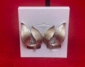 Clips D'Oreilles Vintage Monet - Plaqué Or Avec Perle - Bijoux Anciens - Allemagne