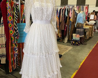 Vintage 1970s Gunne Sax White Net Dress / Victorian Edwardian Wedding Lace Dress / 70s / Dotted Swiss / Tiered Dress / Ruffles
