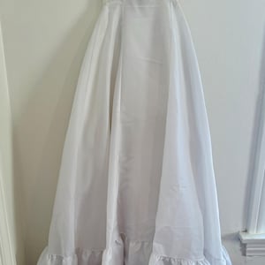 Vintage 1970s White Crinoline Skirt / Tulle Petticoat Under skirt