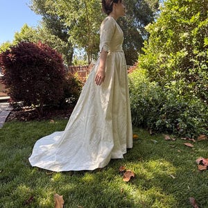 Vintage 1960s Saks Fifth Avenue Wedding Dress / Mininalist Wedding Gown w Detachable Train / Ivory Brocade