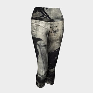 Raven Yoga Capris / Witch Clothing / Printed Leggings / Festival Leggings / Crow Yoga Pants / Pagan Clothing / Burning Man Clothing Women