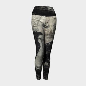Raven Yoga Leggings / Witch Clothing / Printed Leggings / Festival Leggings / Crow Yoga Pants / Pagan Clothing / Burning Man Clothing Women