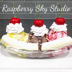 Fake Banana Split, Faux Ice Cream,Faux Banana Split Sundae with nuts, Glass Banana Split Dish, Fake Food, Photo Prop, Decorative Food