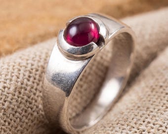 Natural Garnet Cabochon Silver Ring, 925 Sterling Garnet Ring, Deep Red Crystal Ring, Root Chakra Jewelry, January Birthstone Gift