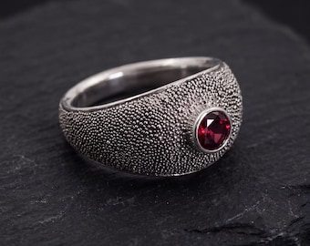 Garnet Signet Ring 925 Sterling Silver Oxidized Textured Band Faceted Red Gemstone Root Chakra January Birthstone Gift