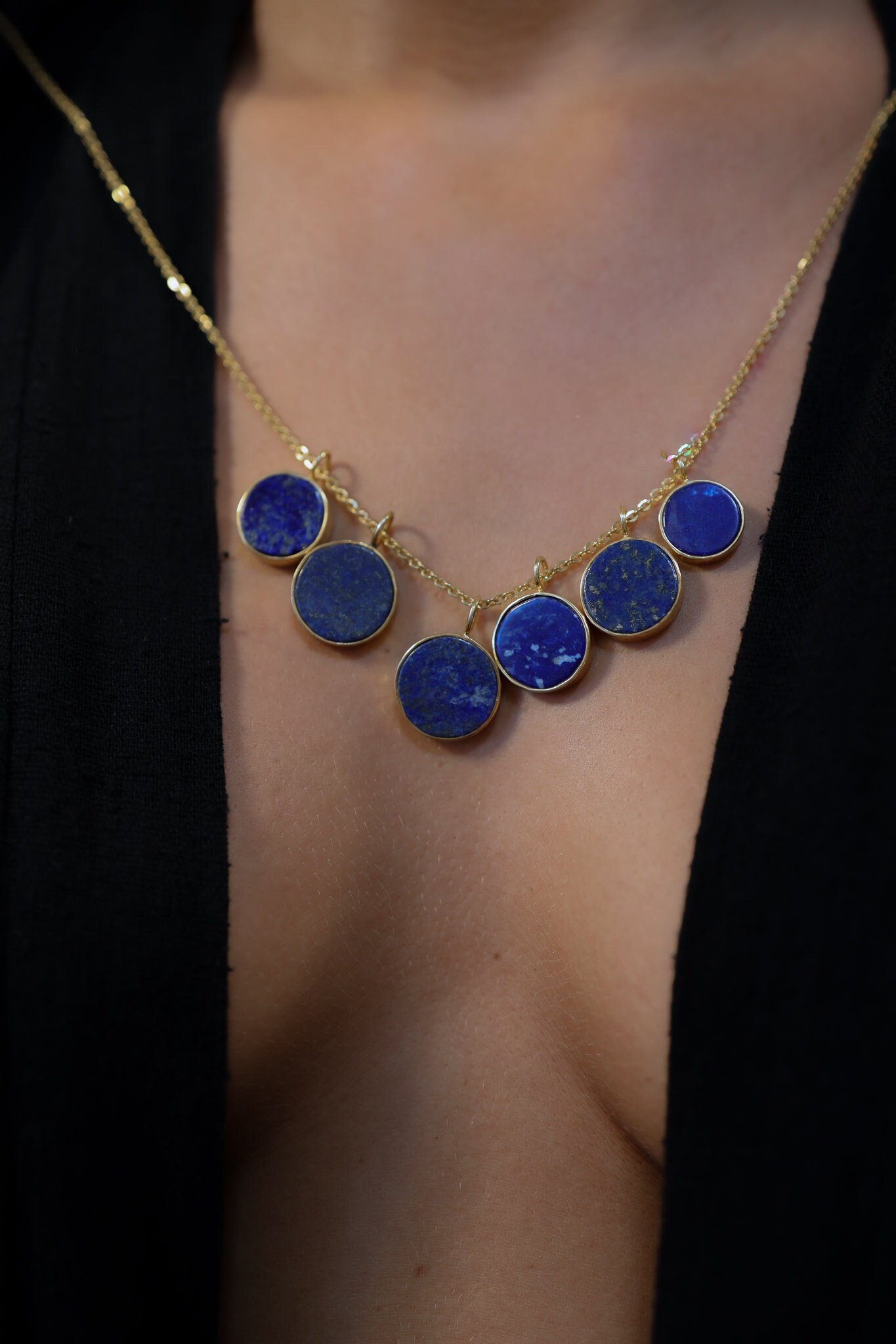 One Round Cut Lapis Lazuli Necklace - Gold Plated Textured