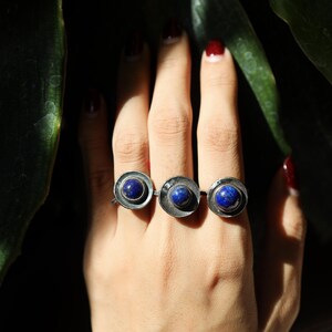 Round Brazilian Lapiz Lazuli - Oxidised Rustick Textured Dome Set- 925 Sterling Silver - Crystal Ring