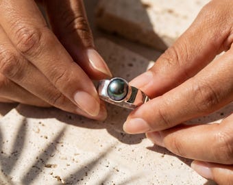 Tahitian Black Pearl Ring 925 Sterling Silver Hammered Textured Band Midnight Pearl Root Chakra Scorpio Sagittarius Gift